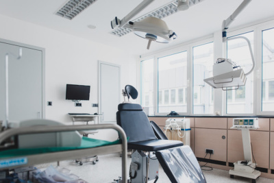 Mund-, Kiefer-, Gesichtschirurgie – Coburg – Feller / Otte – ein Behandlungszimmer der Praxis Mund-, Kiefer-, Gesichtschirurgie - Coburg - Feller / Otte - ein Behandlungszimmer der Praxis
